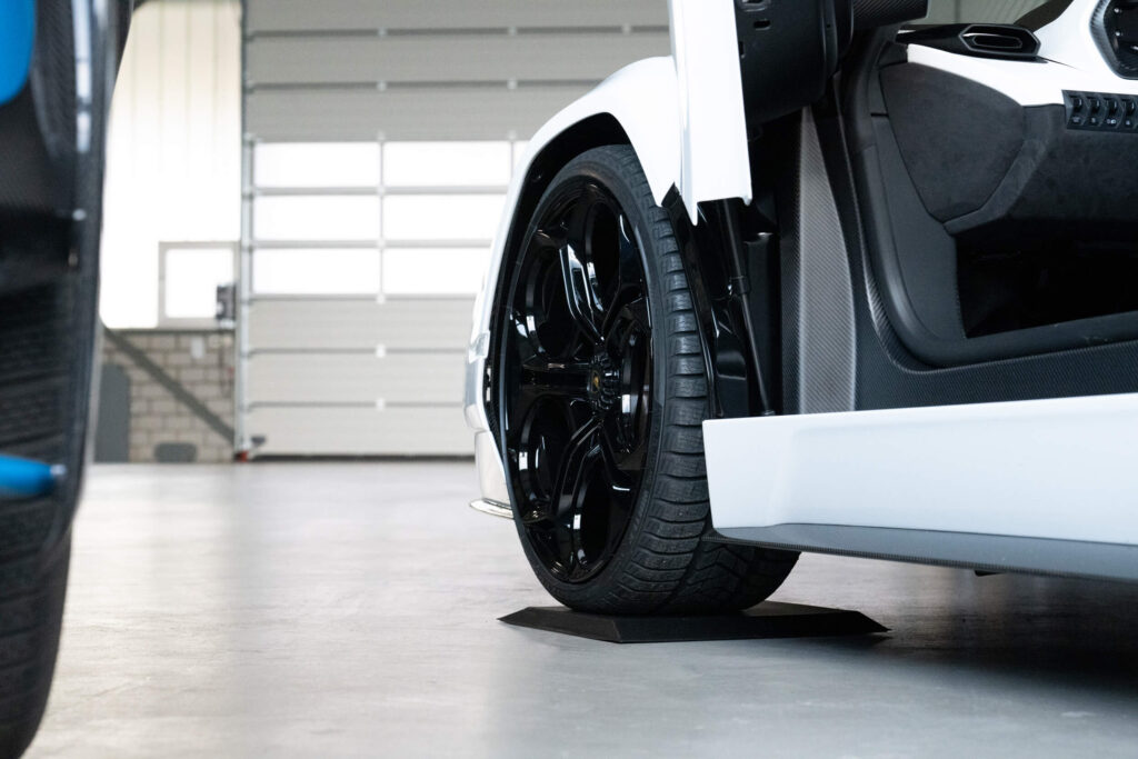 Bespokes-Service-Premium-Car-Handling-0361